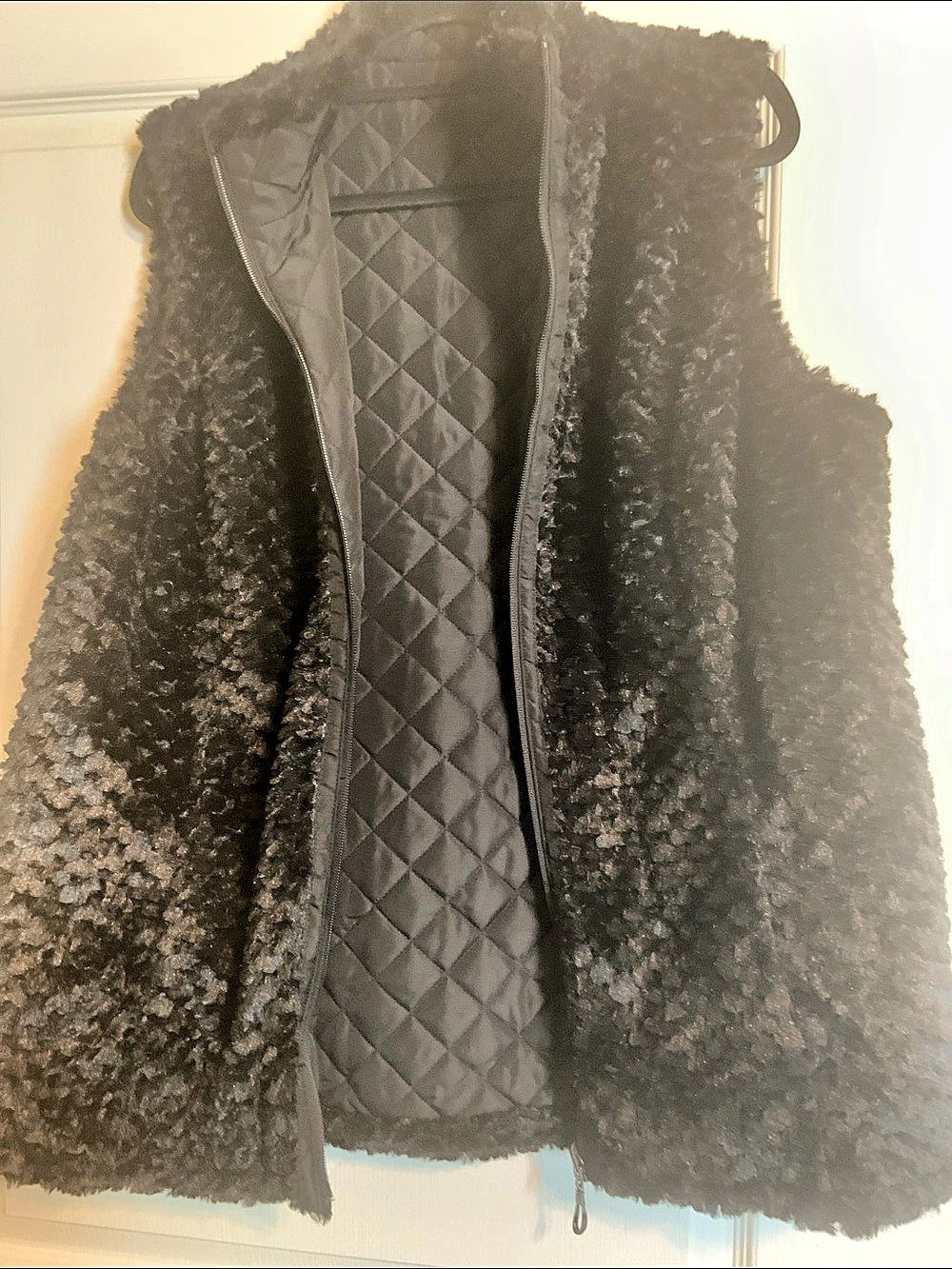 d&co Sherpa Quilted Reversible Vest in Black Size Large NWT